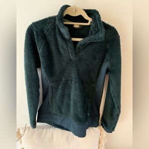Mountain hardware pullover